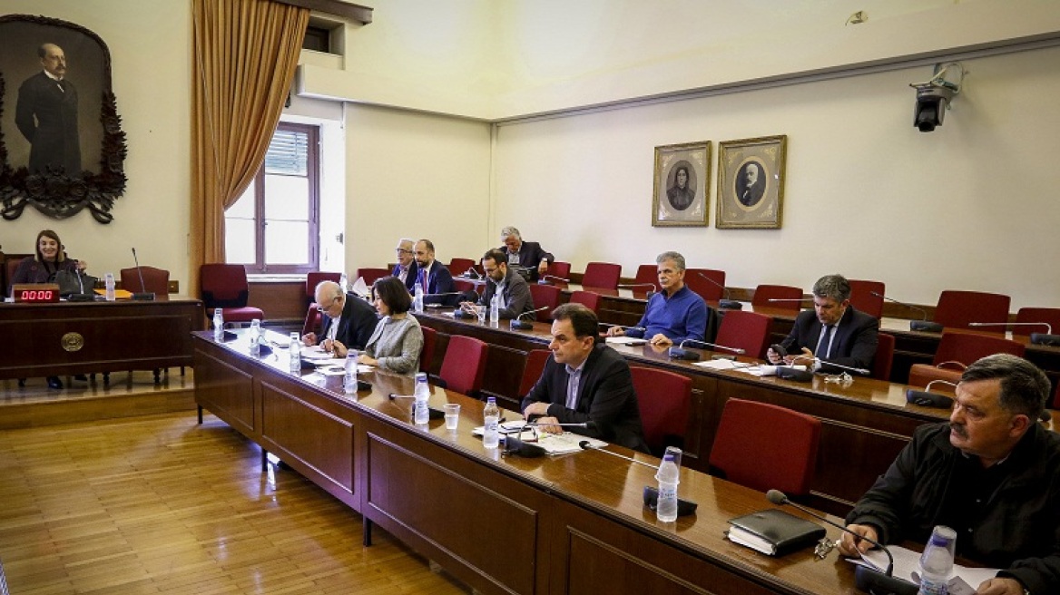 Βουλή: Μομφή σε Μιχαλολιάκο, Κασιδιάρη και Ηλιόπουλο εισηγείται η Επιτροπή Δεοντολογίας